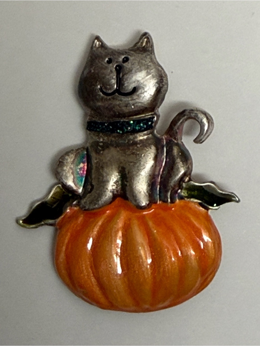 TC TECHNO COLORS 1990 Cat on Pumpkin Enamel Pin Brooch Halloween